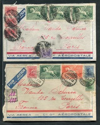 deux timbres différents provenant de pays différents sur un fond noir