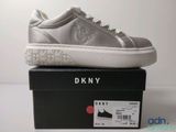 Baskets pour femme DKNY argentées à semelles blanches