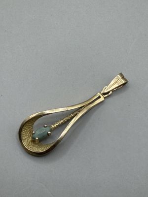 Pendentif en or jaune 750 millièmes de forme allongée ajouré… - Photo 1