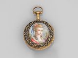 une serrure plaquée or ornée du portrait d'une femme en robe