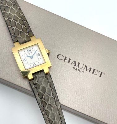 CHAUMET Paris MONTRE DE DAME CARREE en or jaune 18K (750 mil…