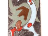a picture of a tile with a bird on it