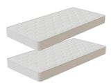 une paire de matelas blancs sur fond blanc