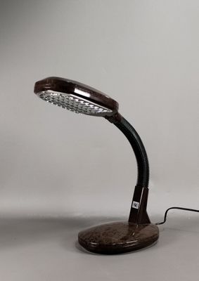 Lampe de bureau en bakélite marron tacheté, bras flexible or…