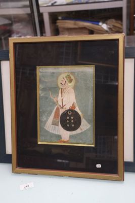 la photo d'une photo représentant une femme en robe, posée sur une table