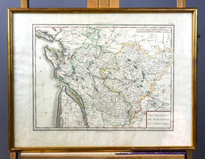 une vieille carte de la France posée sur un chevalet