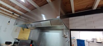 a kitchen with a stove, oven, and a sink in it