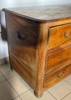 Commode pantalonnière en noyer ouvrant à trois tiroirs, mont… (photo 5)