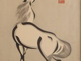 une image représentant un cheval la tête levée