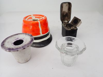 trois types différents de vases en verre sur la table