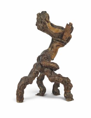 an image of a sculpture of a tree trunk with a bird perched on top of it