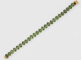 un bracelet en tourmaline verte et diamants