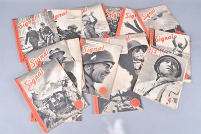 beaucoup de magazines posés sur une table