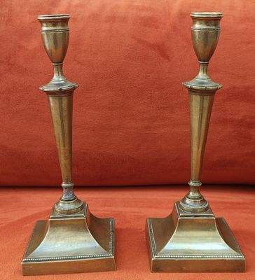 Une paire de chandeliers en bronze XIXè hauteur 27cm