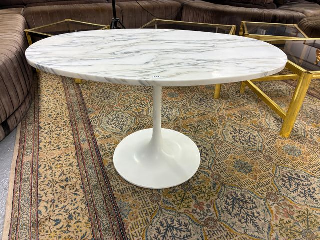 Eero SAARINEN (1910-1961) (d'après). Table basse modèle tulipe en