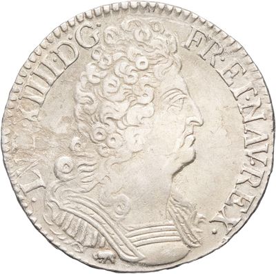 gros plan d'une pièce de monnaie sur fond blanc