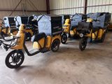 de nombreuses motos alignées dans un entrepôt