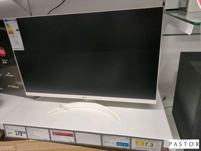 une photo d'un téléviseur posé sur une table