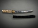 a close up of a knife and a razor on a table