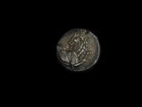 l'image d'une pièce de monnaie sur laquelle figure le portrait d'un homme