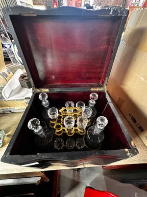 Cave à liqueur en placage de bois noici et incrustation de l…