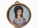 portrait d'une femme en robe bleue dans un cadre plaqué or