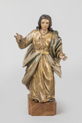 an image of a statue of jesus on a wooden base