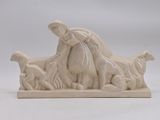 une figurine représentant un homme et une femme avec des moutons
