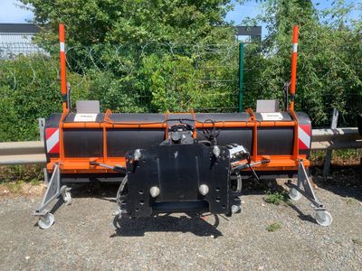 une photo d'un véhicule garé sur le bord de la route