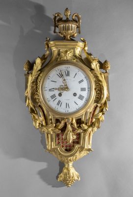 Cartel d'applique en bronze ciselé et redoré à décor de feui… - Photo 1