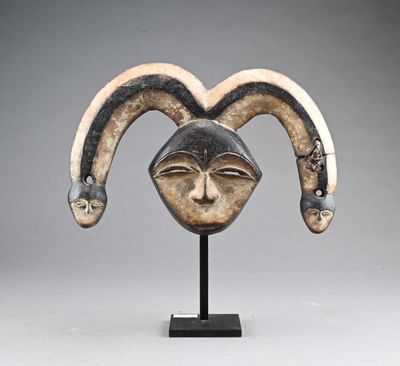 a close up of a sculpture of a goat ' s head on a stand