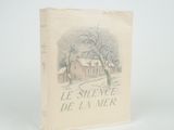 un vieux livre avec l'image d'une maison en arrière-plan