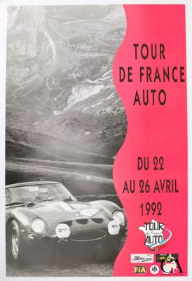 L'affiche du Salon de l'automobile du Tour de France montre une voiture roulant sur un circuit.