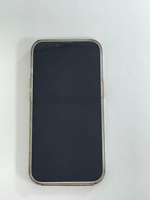 un téléphone portable posé sur une table