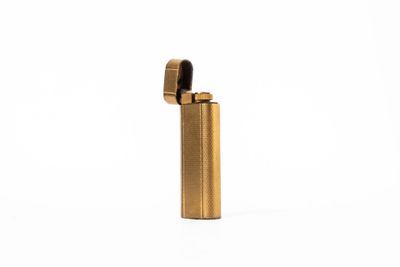 l'image d'un briquet posé sur une table