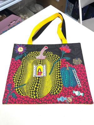 Yayoi Kusama Sac fourre-tout « Hello » de YAYOI KUSAMA PRINT…
