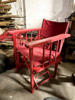 Env. 50 fauteuils pliants en bois laqué rouge et tissu rouge… (photo 2)