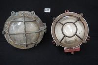 2 anciennes lampes murales de bateau en métal et en verre - …