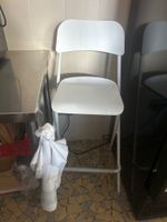 Un étagère en stratifié bois sur roulettes à 6 casiers. (photo 2)