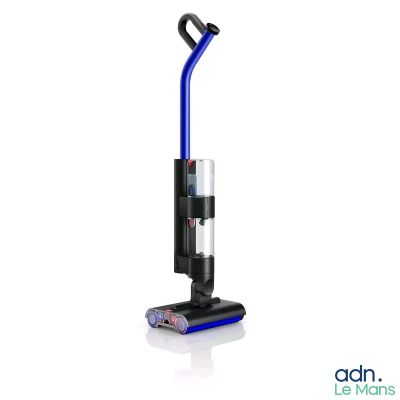 gros plan d'un aspirateur sur fond blanc
