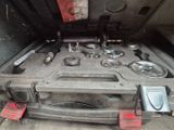 une photo d'une boîte à outils à l'arrière d'un camion