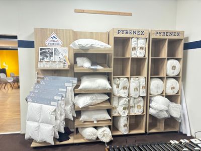 MARQUE PYRENEX : 14 oreillers 65 x 65 cm, 3 oreillers 50 x 7… - Photo 1