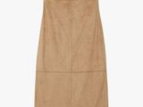 une photo d'une robe beige à bretelles
