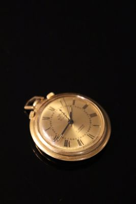 ROYAL Alarm. Montre de gousset en métal doré, cadran rond si…