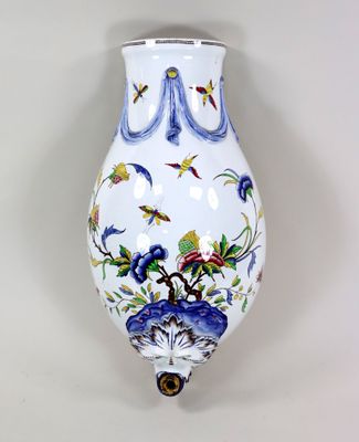 SARREGUEMINES. Corps de FONTAINE murale, en faience blanche …