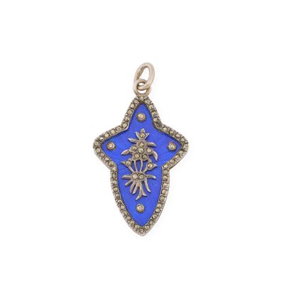 une image représentant un pendentif bleu et argent orné d'une étoile