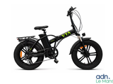 une image représentant un vélo électrique équipé d'un gros pneu, sur fond blanc