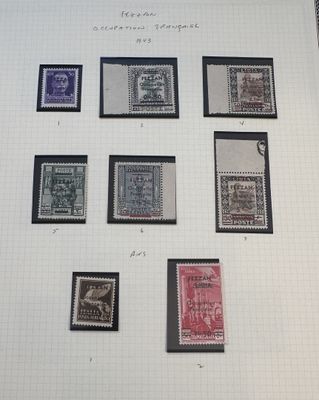 plusieurs types de timbres différents présentés sur une feuille de papier