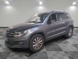 la volkswagen tiguan est garée sur un carrelage à carreaux