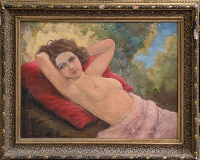 tableau représentant une femme allongée sur un coussin rouge, dans un cadre doré
